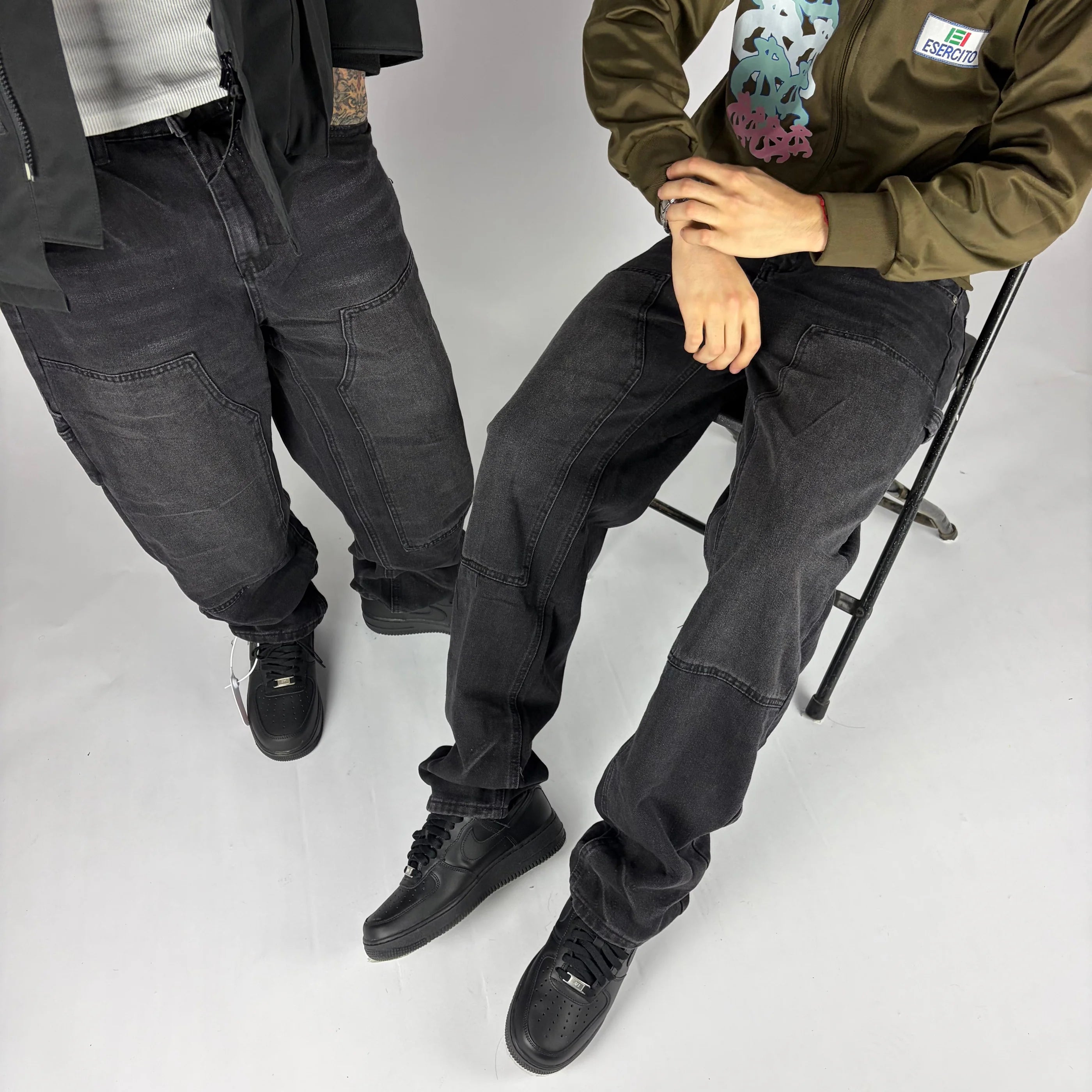 Black Carpenter Jeans hombre Stylo 88, look completo en modelo — denim streetwear Chile
