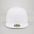Gorra NY White New Era 59FIFTY, vista frontal — Stylo 88