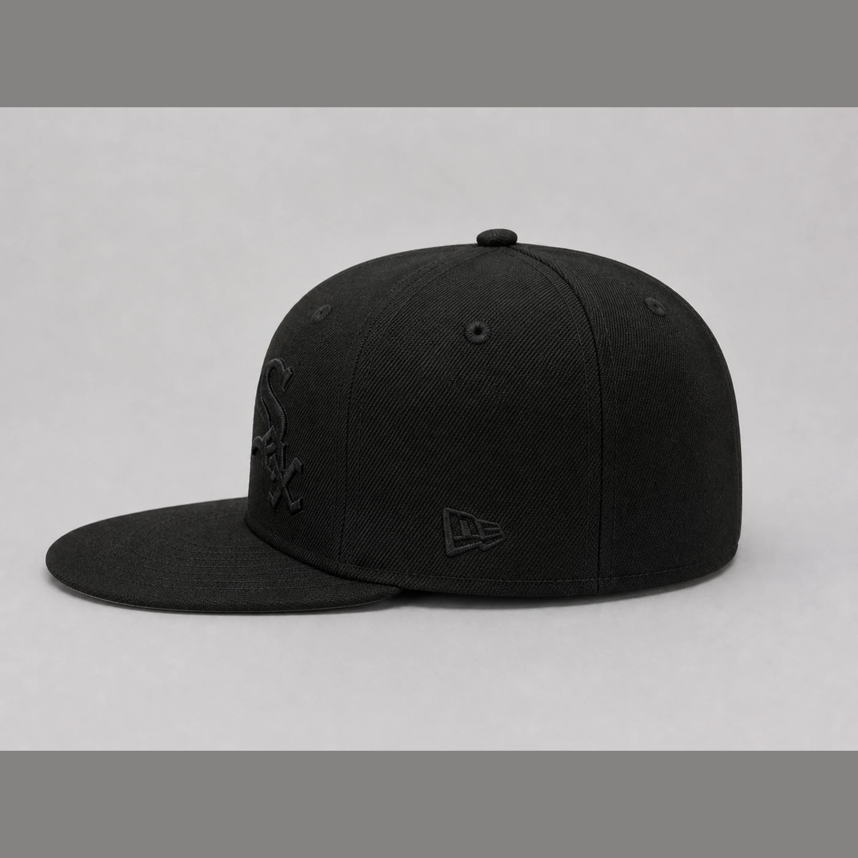Gorra Sox Triple Black New Era 59FIFTY, vista lateral — Stylo 88