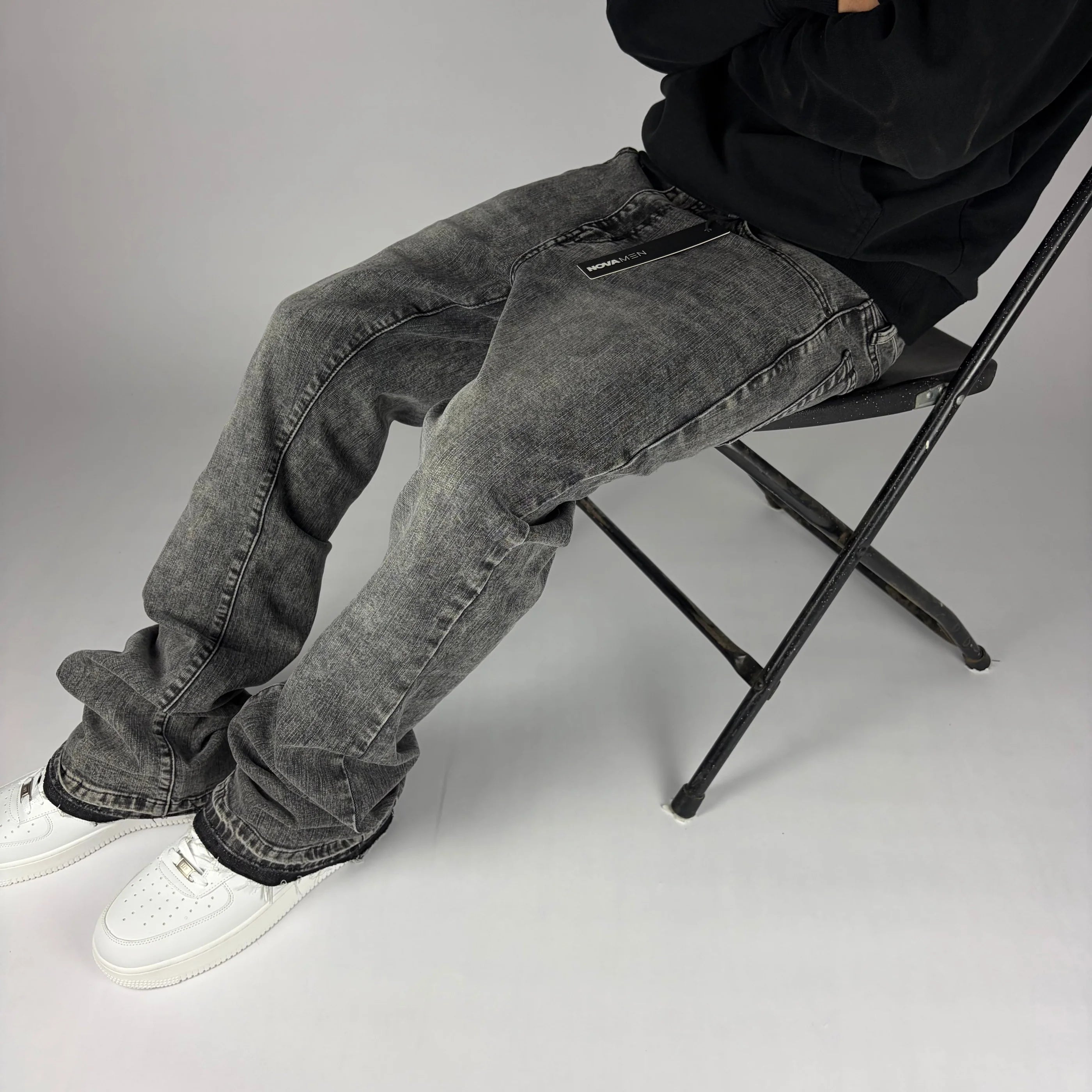 Grey Fashion Nova Flare Jeans hombre Stylo 88, look completo en modelo — denim streetwear Chile