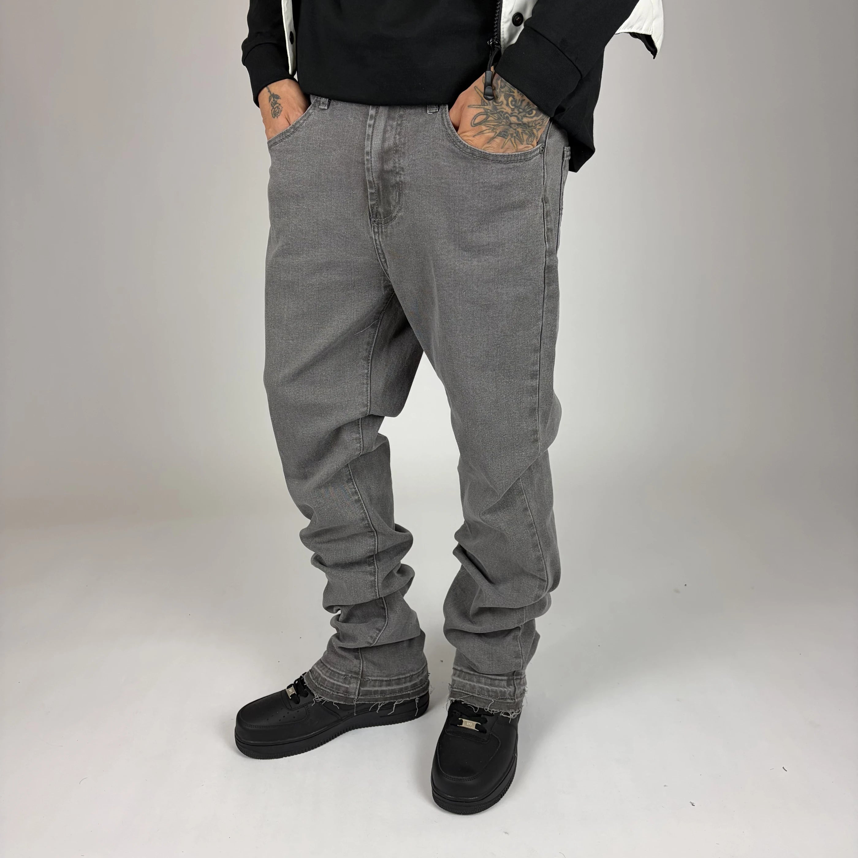 Grey Flare Jeans detalle