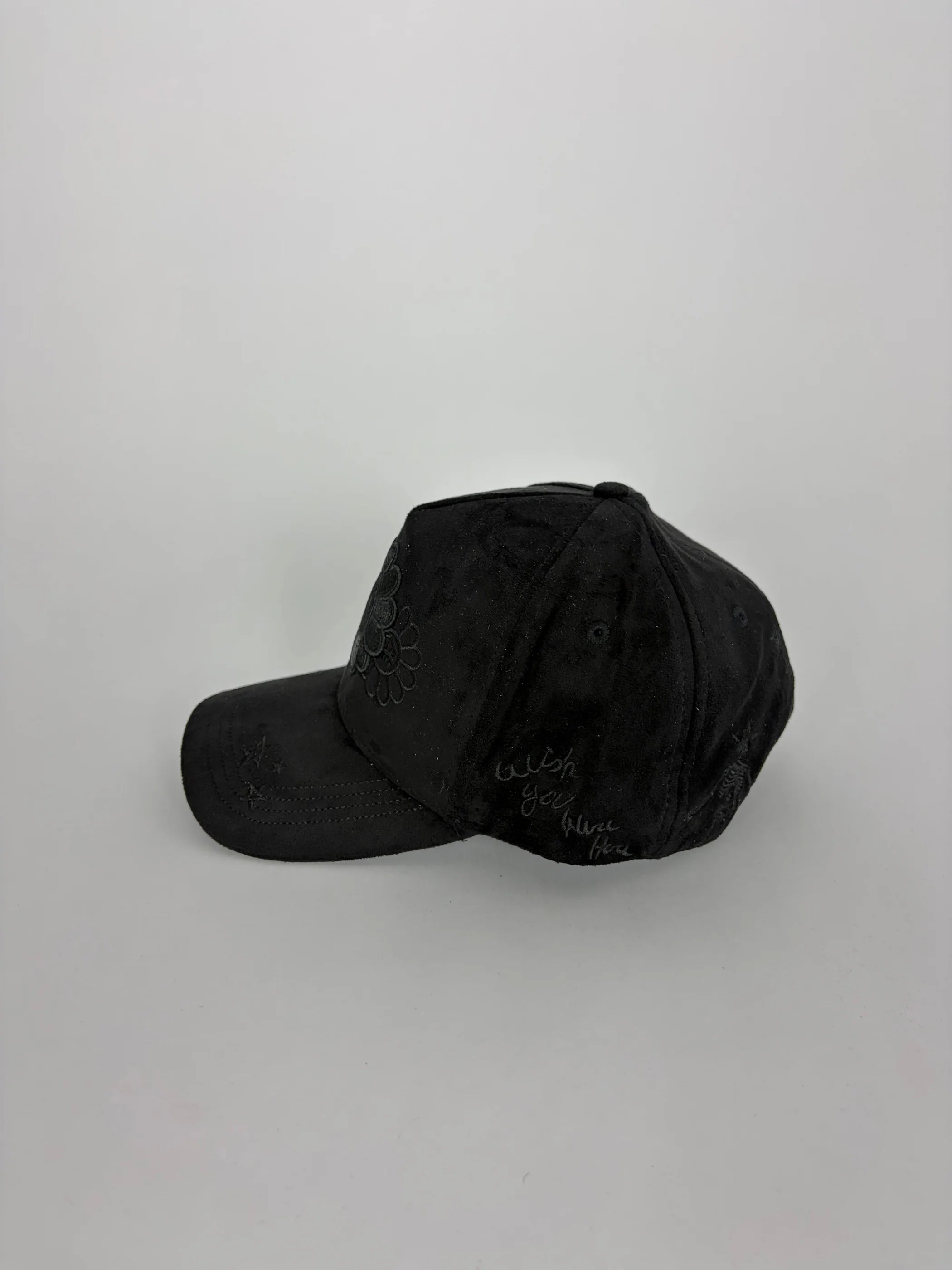 Innedit Muratravis Utopia gorra unisex Stylo 88, detalle de tela y costuras — cap streetwear Chile