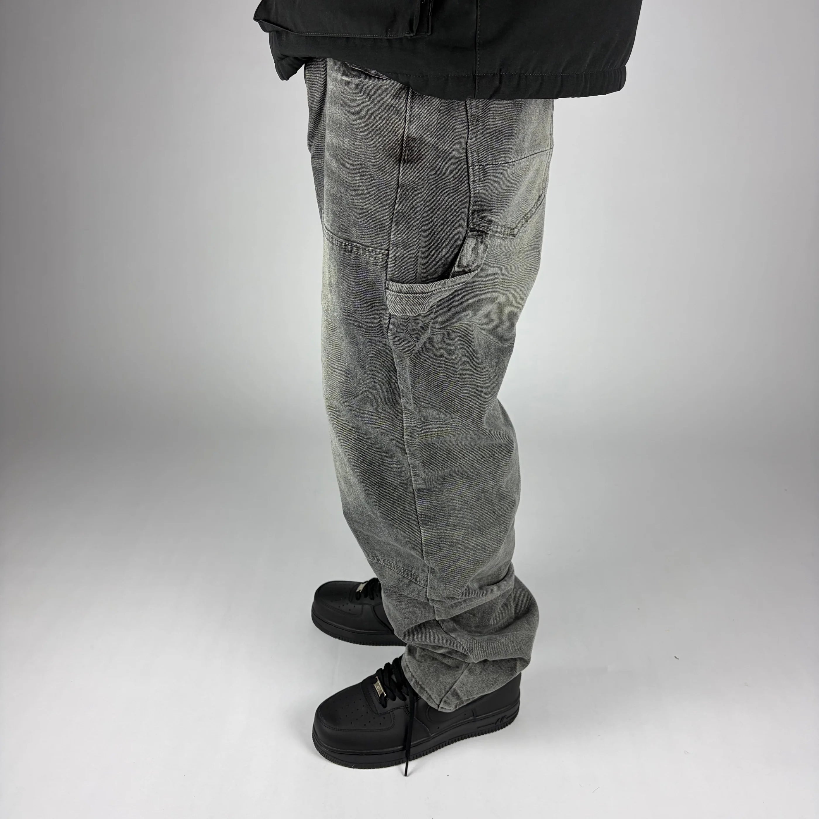 Jeans carpintero gris hombre Stylo 88, vista lateral con presilla de martillo y bolsillo lateral