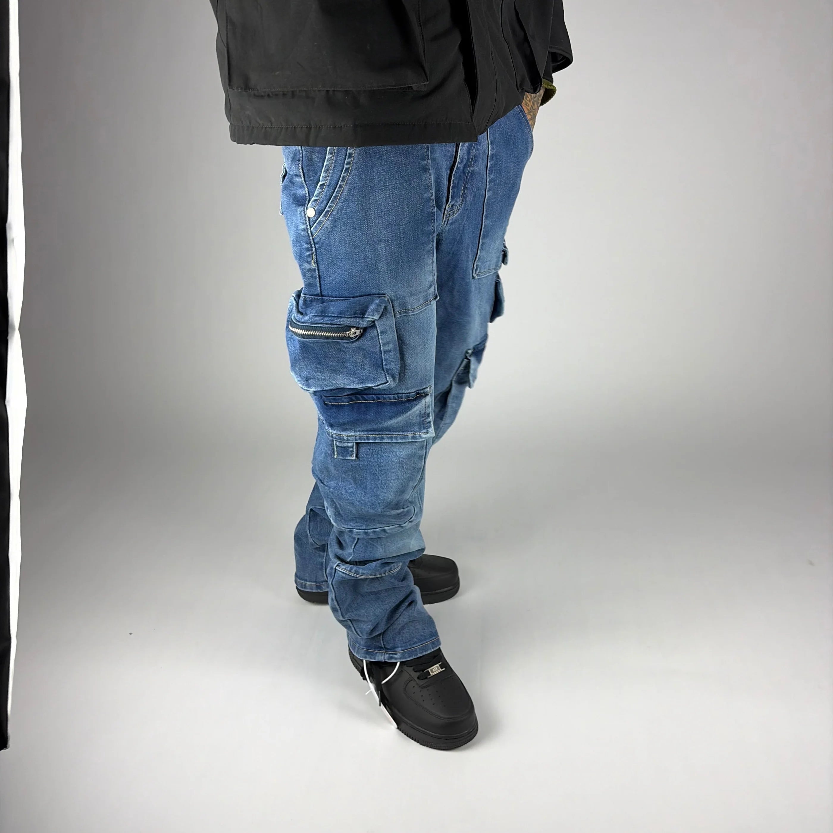 Pocket Flare Cargo Jeans hombre Stylo 88, look completo en modelo — denim streetwear Chile