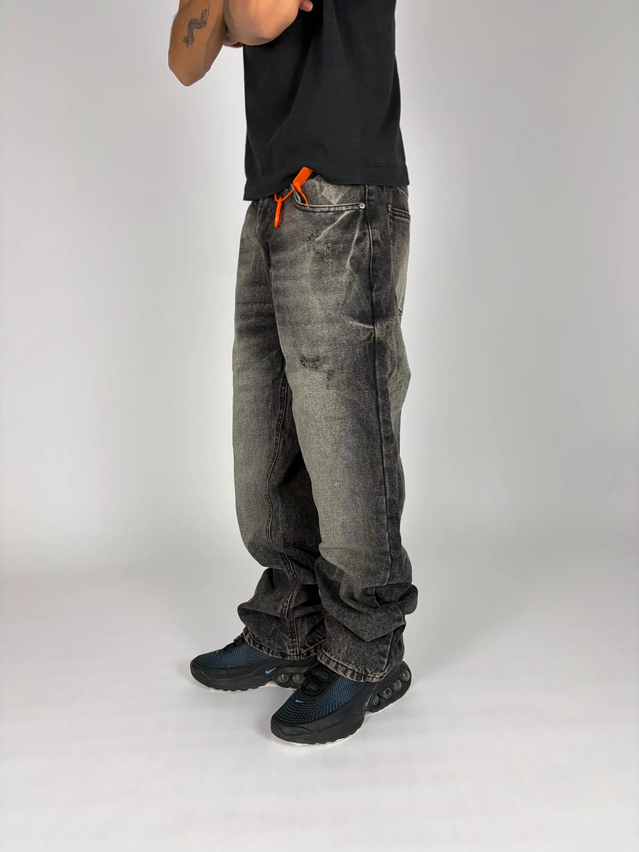 Pulsar Jeans hombre Stylo 88, look completo en modelo — denim streetwear Chile